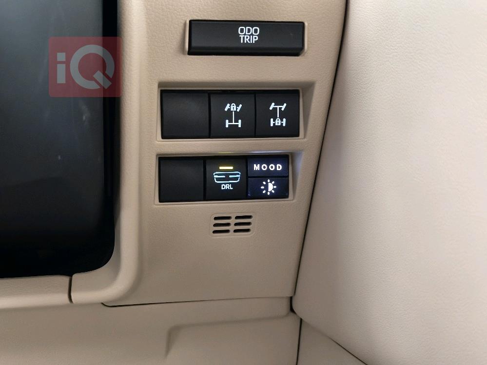 تۆیۆتا لاند کروزەر